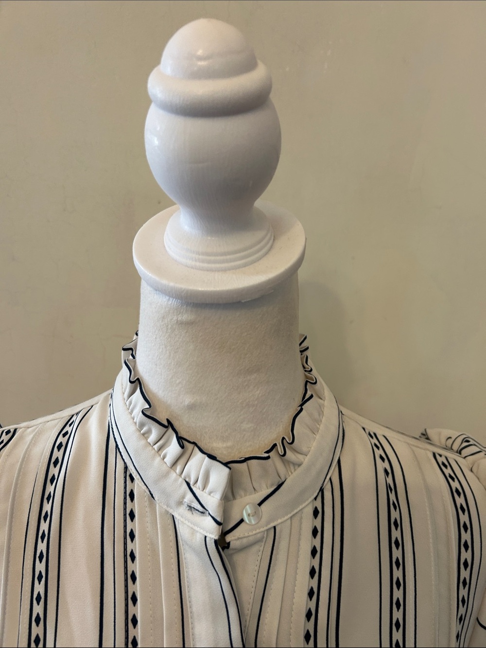 Ann Taylor Striped Ruffle Neck Cap-Sleeve white black blouse Size M EUC - Picture 4 of 6